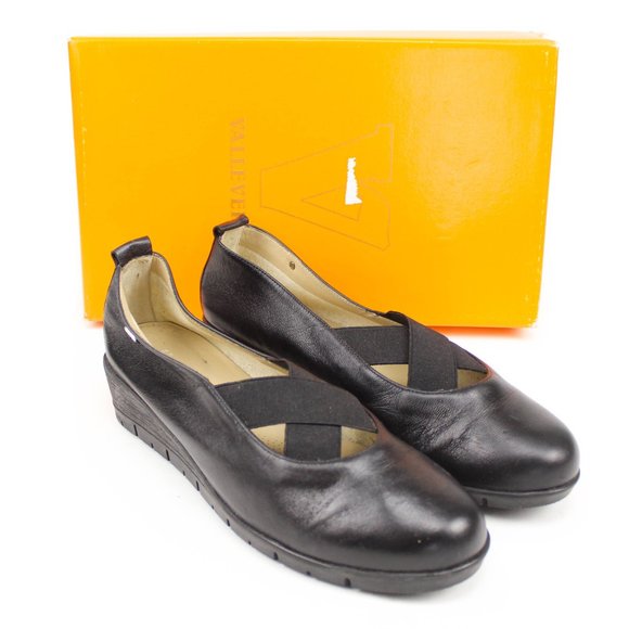NEW Valleverde V17458 Black Leather Strapped Rubber Wedge Sole Ballet Flats 38 - Picture 1 of 11